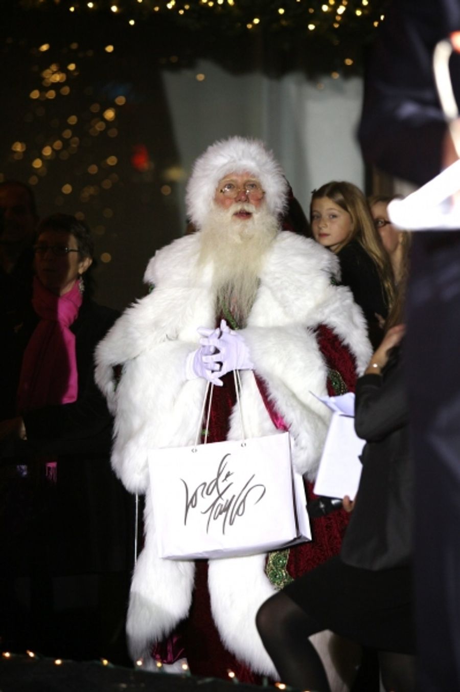 Photo Coverage: Chenoweth 'Shares The Joy' at the Lord & Taylor Christmas Window Unveiling Image