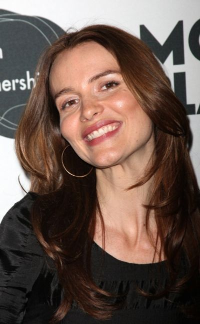 Saffron Burrows Photo