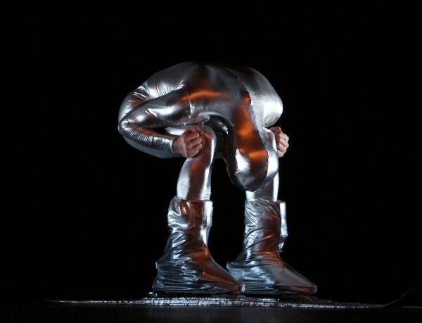 Todd Burnsed - Momix - Millennium Skiva Photo