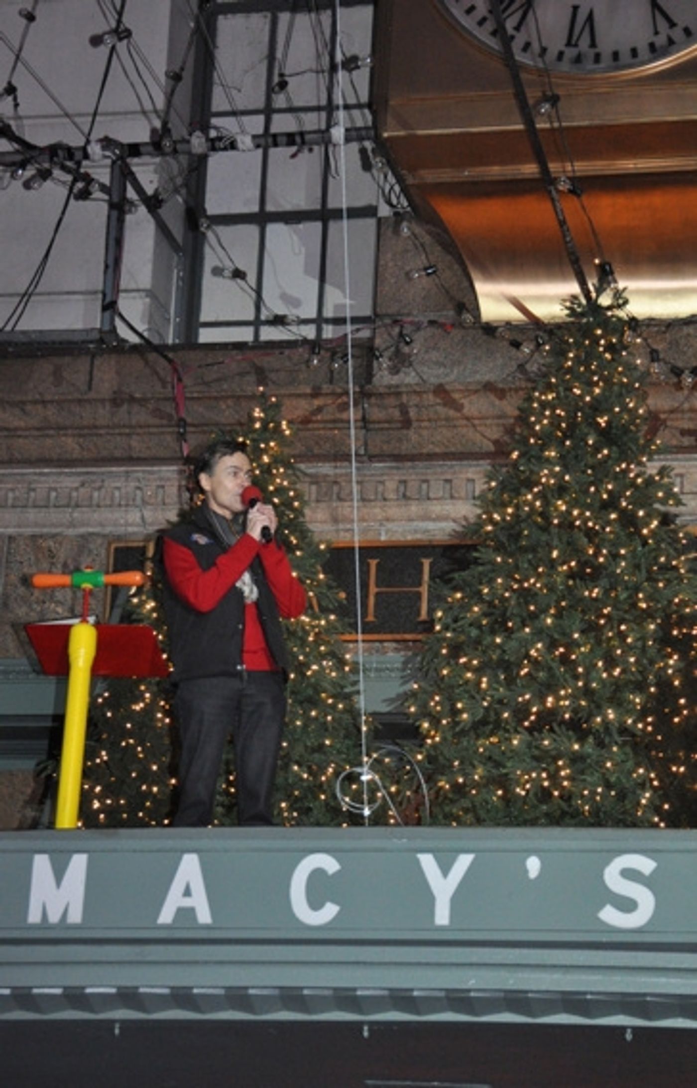 Photo Coverage: Macy's Herald Square Christmas Window Unveiling Spectacular  Image