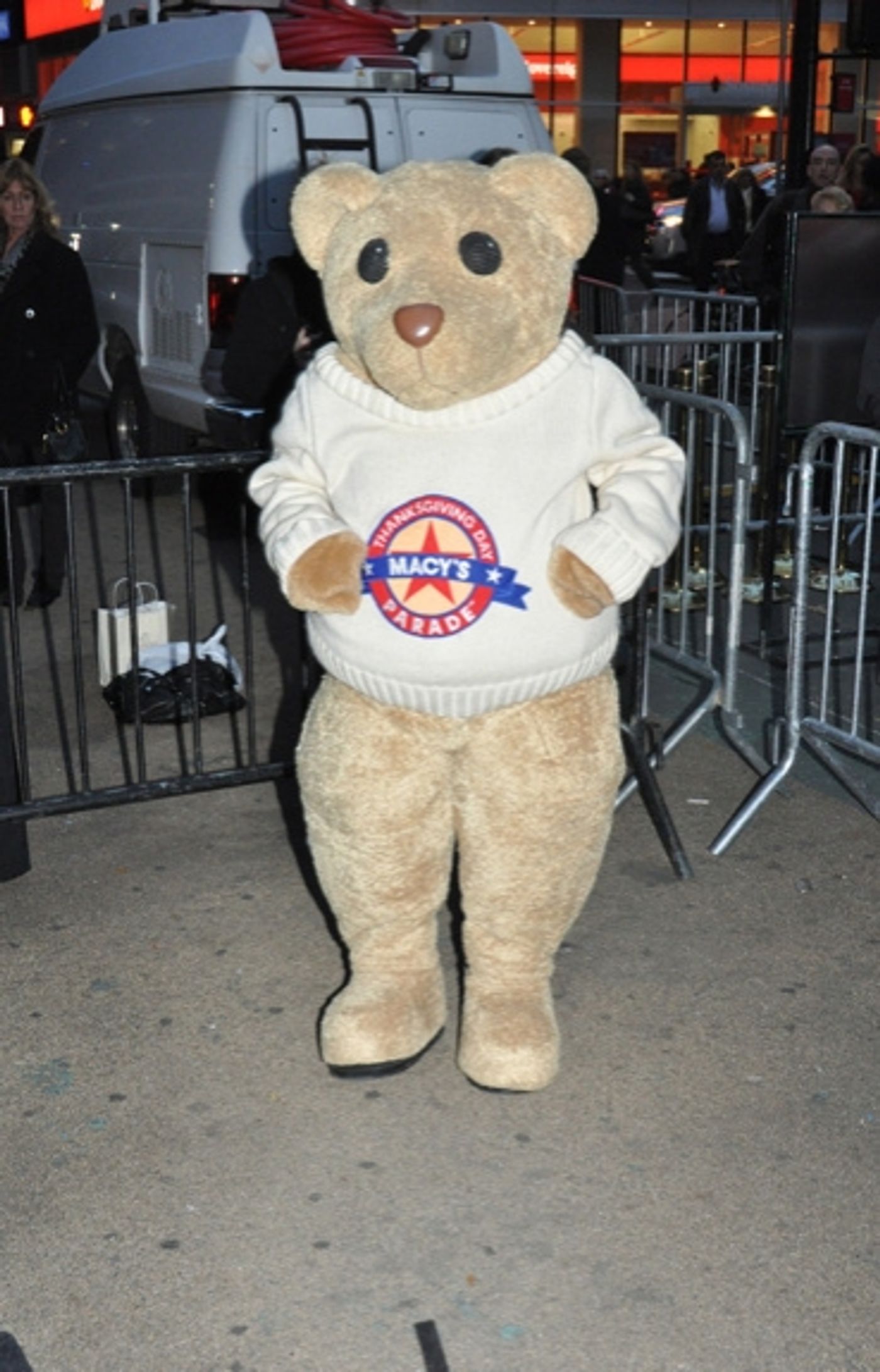 Photo Coverage: Macy's Herald Square Christmas Window Unveiling Spectacular  Image