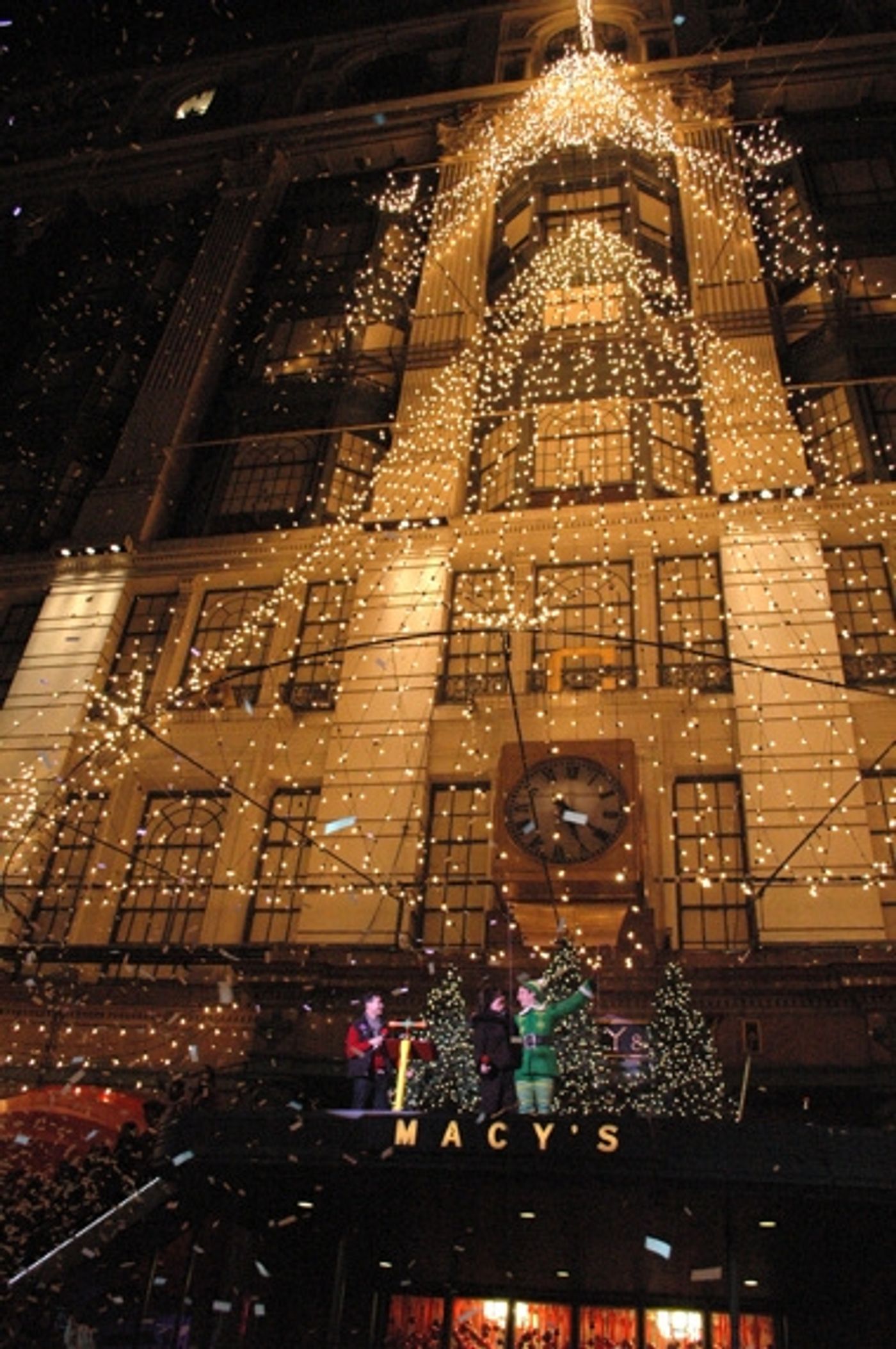 Photo Coverage: Macy's Herald Square Christmas Window Unveiling Spectacular  Image