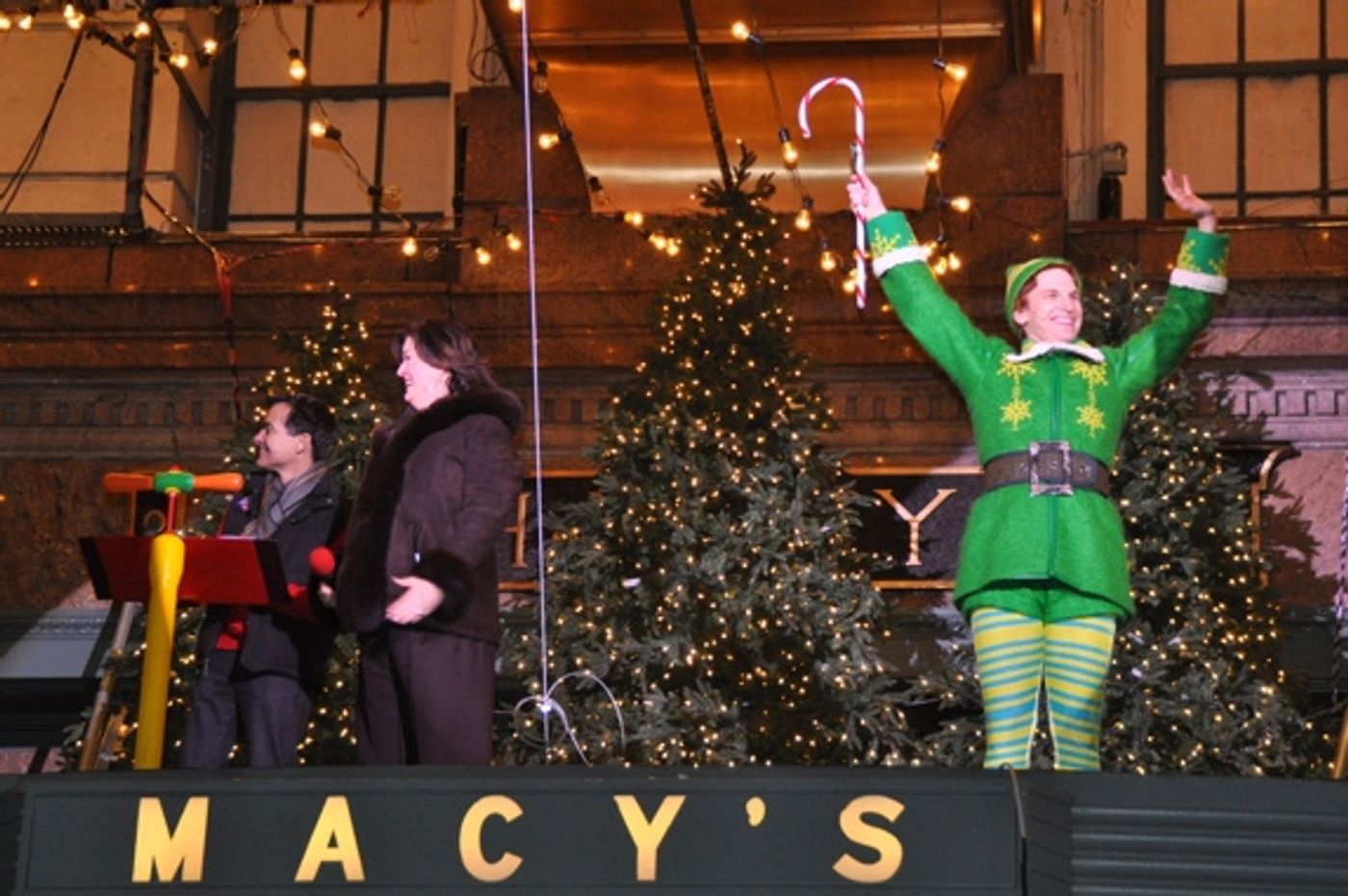 Photo Coverage: Macy's Herald Square Christmas Window Unveiling Spectacular  Image