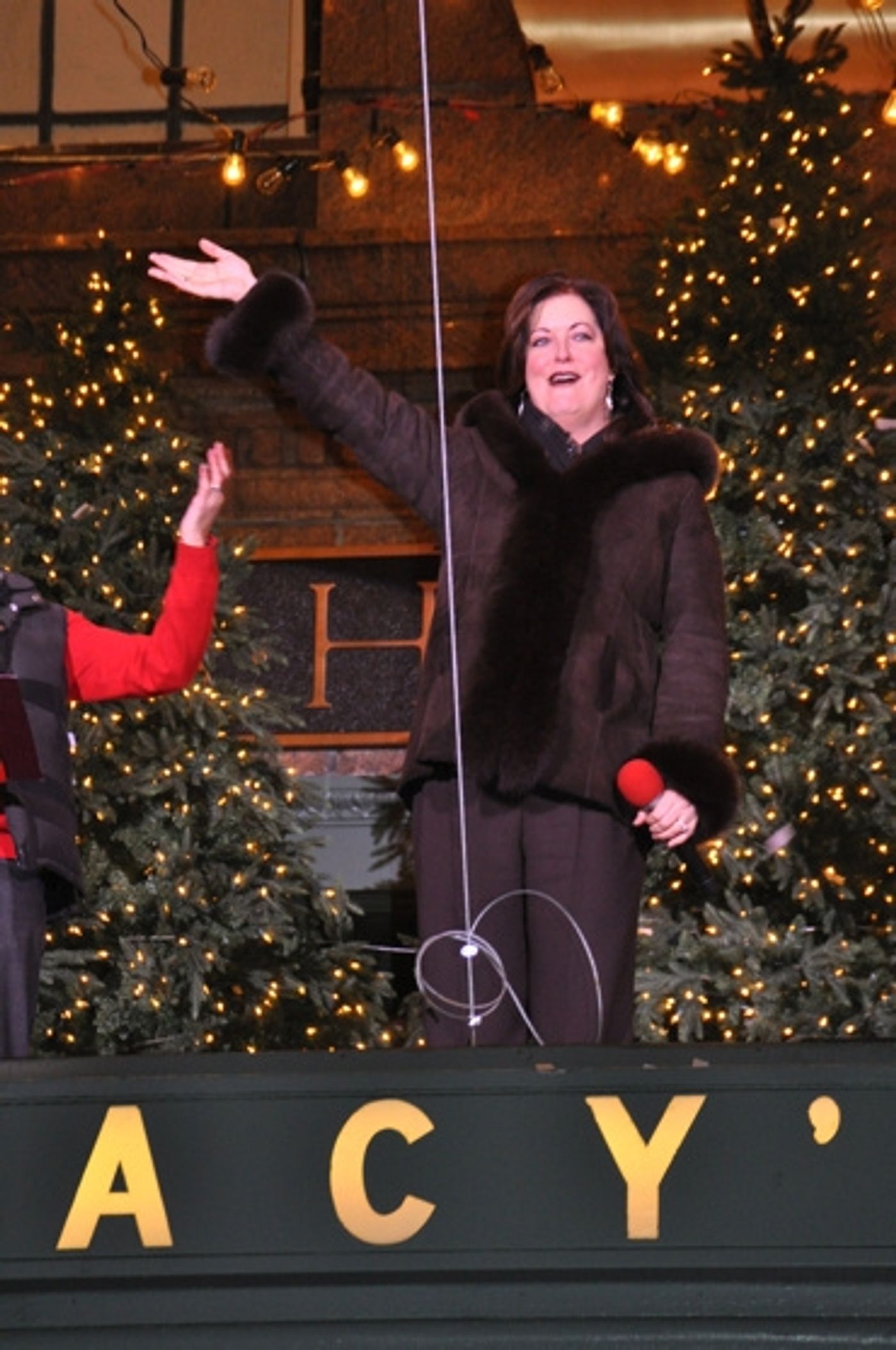 Photo Coverage: Macy's Herald Square Christmas Window Unveiling Spectacular  Image