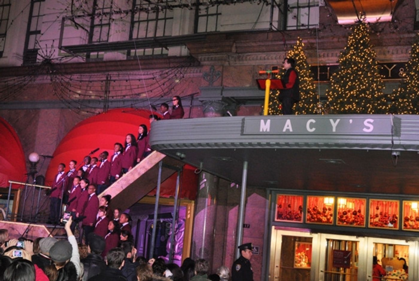 Photo Coverage: Macy's Herald Square Christmas Window Unveiling Spectacular  Image