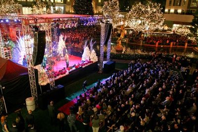 Peabo Bryson at The Americana at Brand Photo
