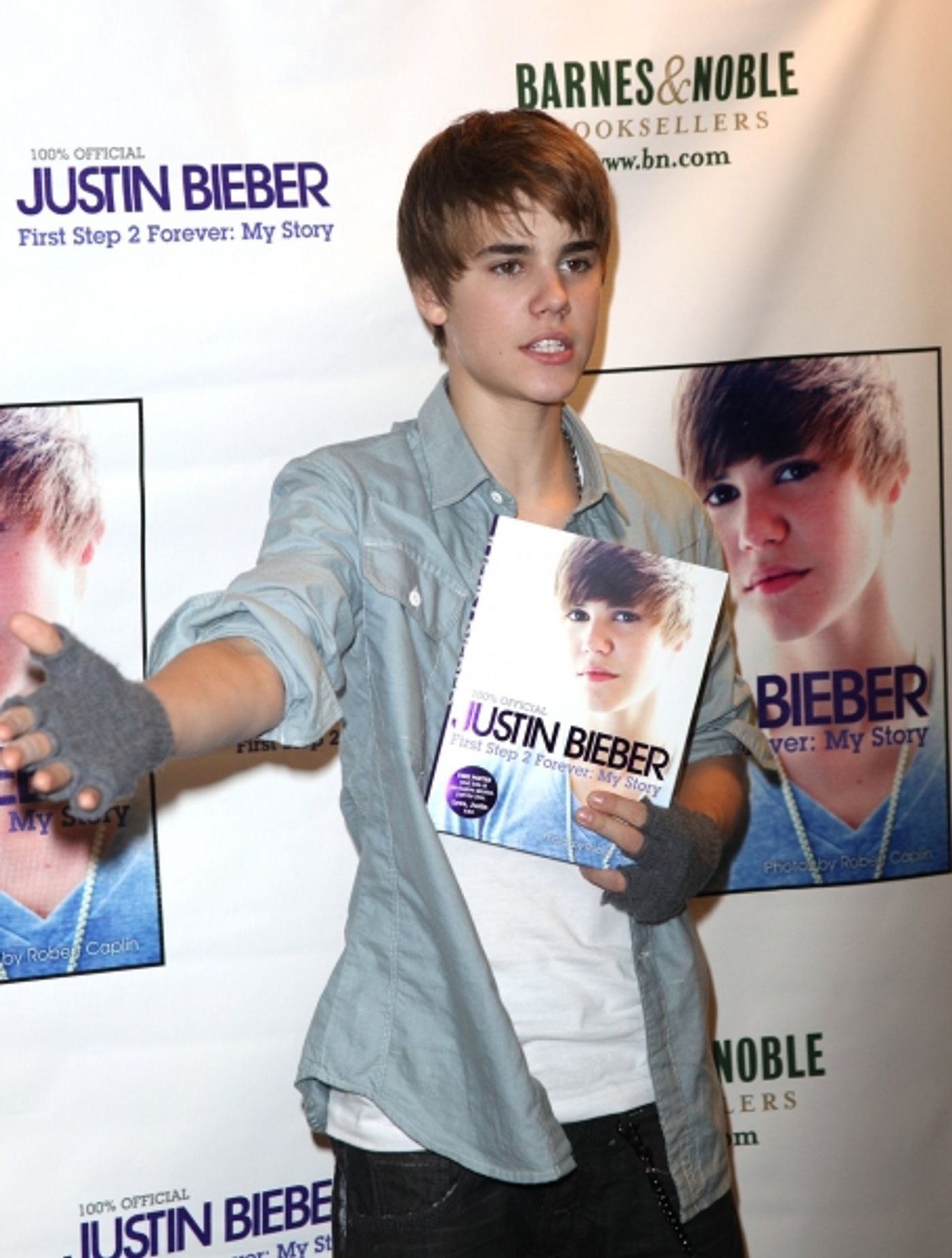 Photo Coverage: Justin Bieber Promotes New Memoir  Image