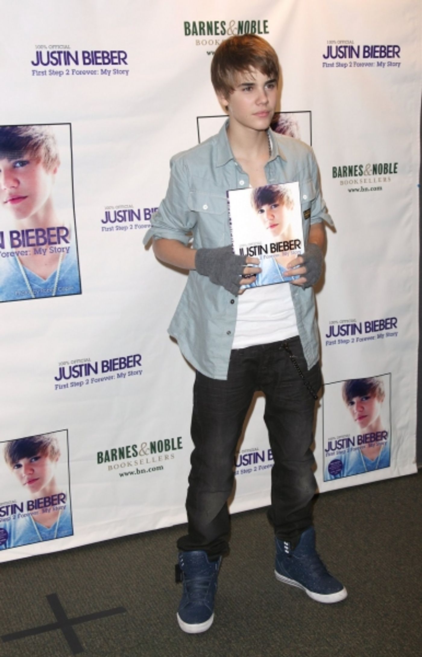 Photo Coverage: Justin Bieber Promotes New Memoir  Image