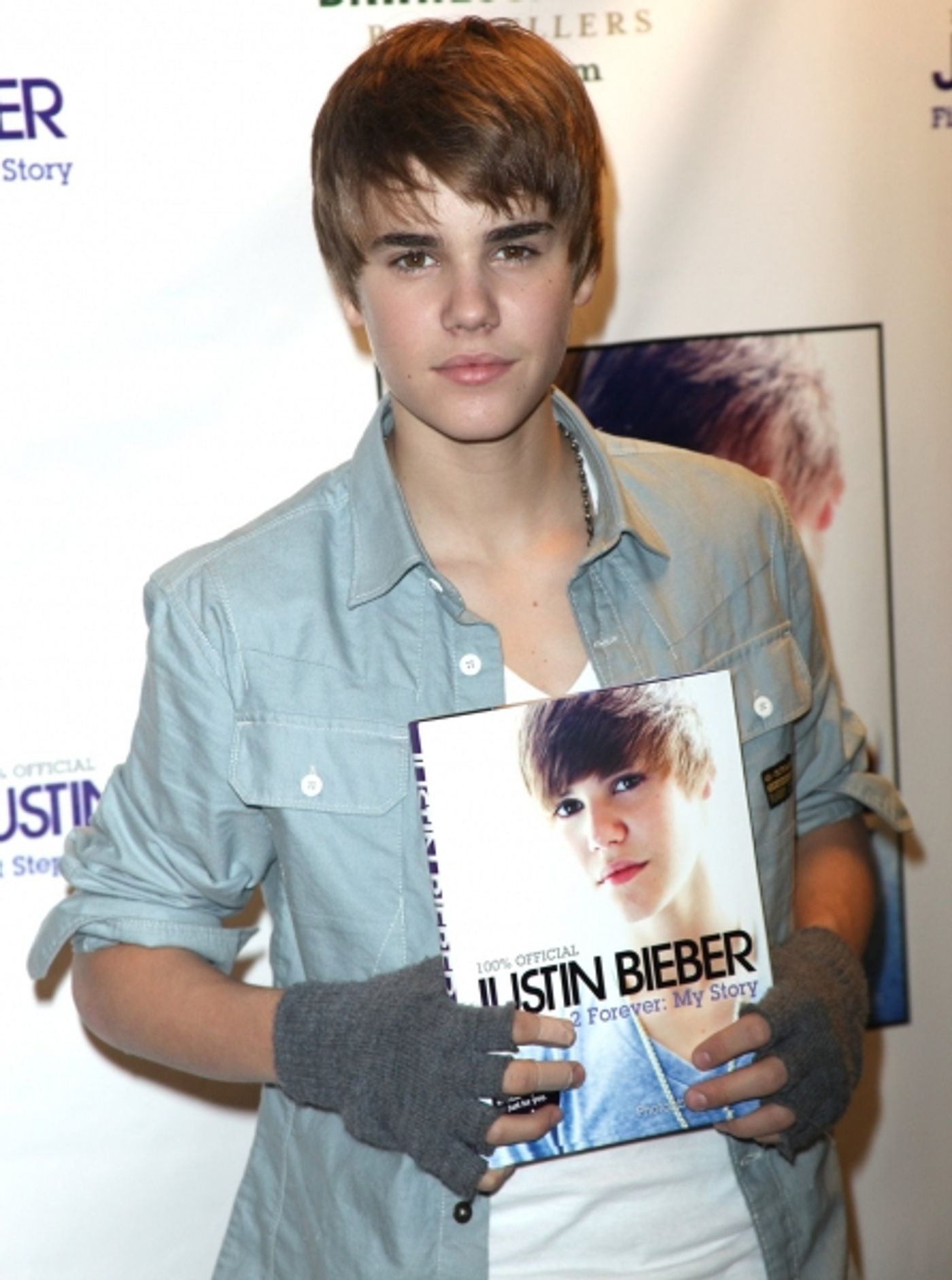 Photo Coverage: Justin Bieber Promotes New Memoir  Image