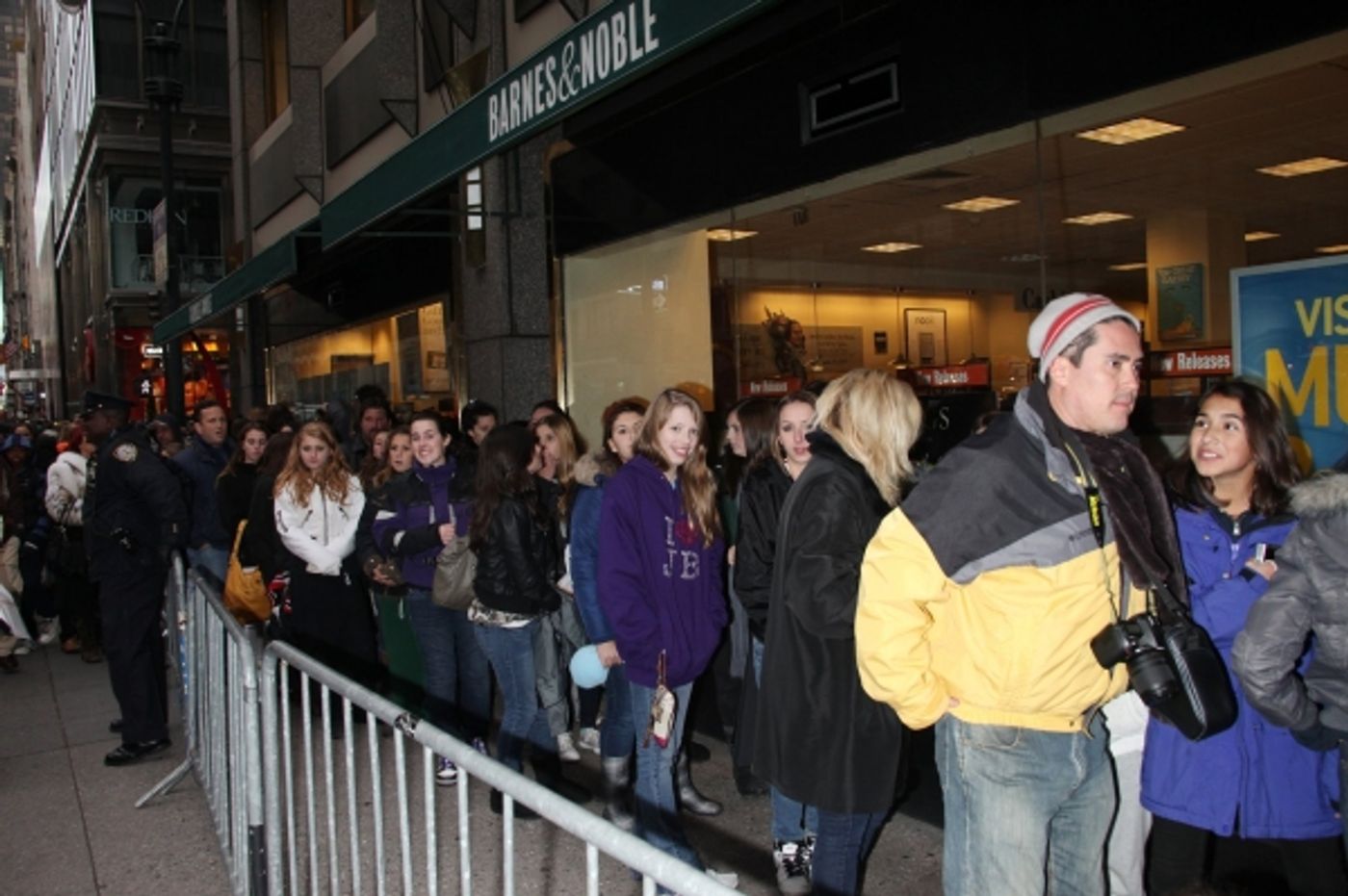 Photo Coverage: Justin Bieber Promotes New Memoir Photo Coverage: Justin Bieber Promotes New Memoir Image