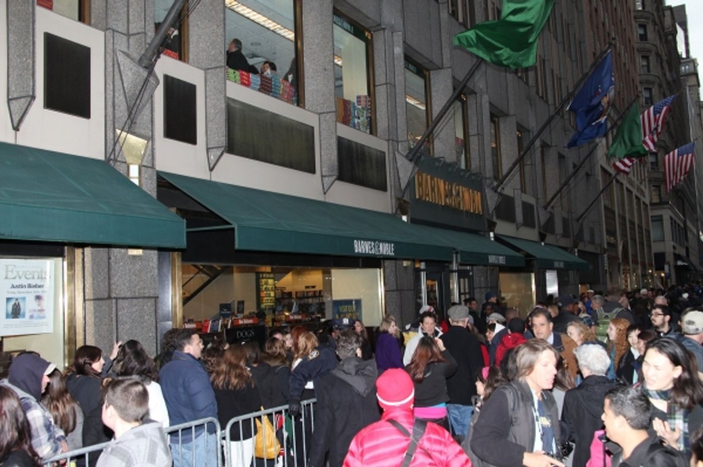 Photo Coverage: Justin Bieber Promotes New Memoir Photo Coverage: Justin Bieber Promotes New Memoir Image