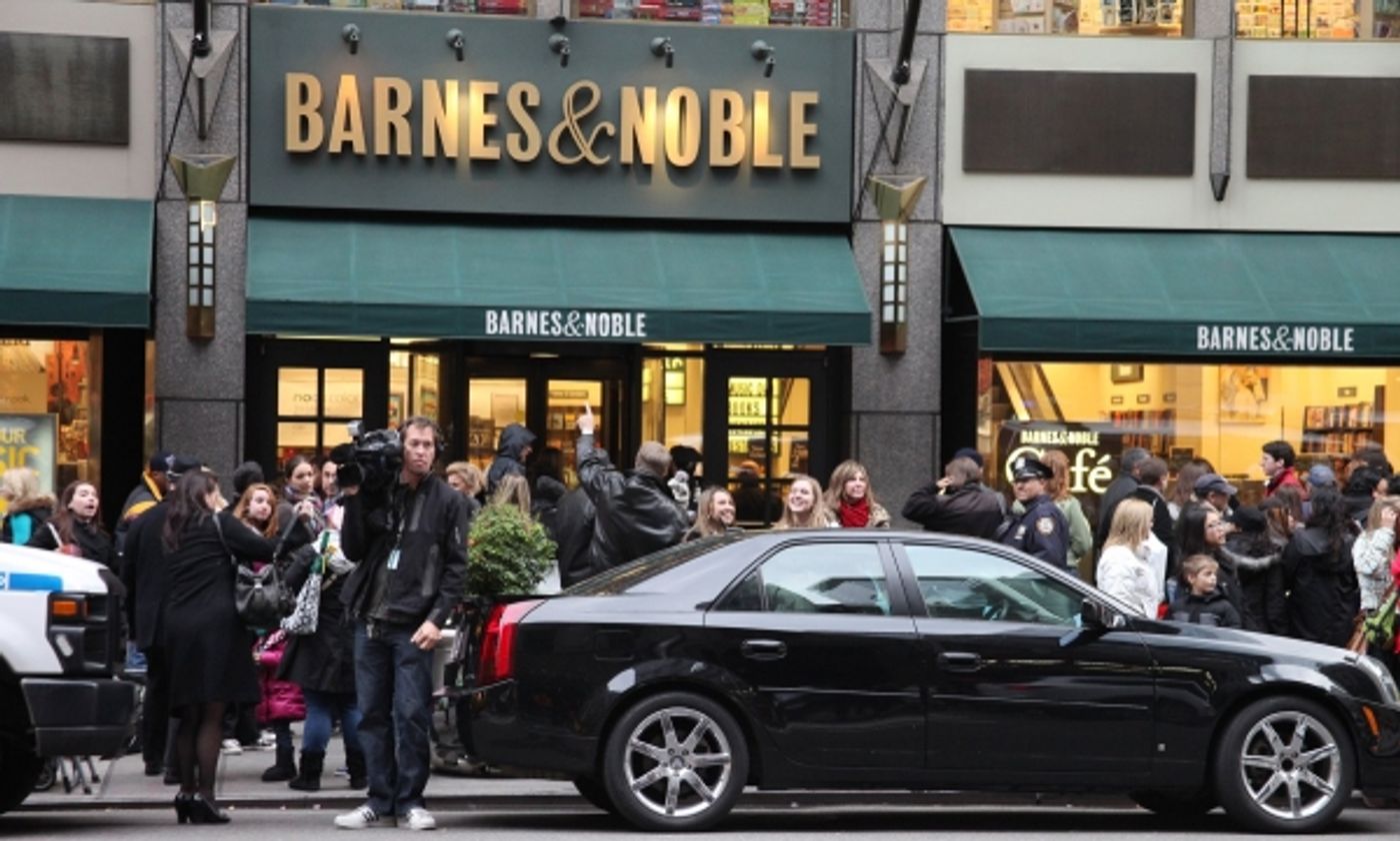 Photo Coverage: Justin Bieber Promotes New Memoir Photo Coverage: Justin Bieber Promotes New Memoir Image