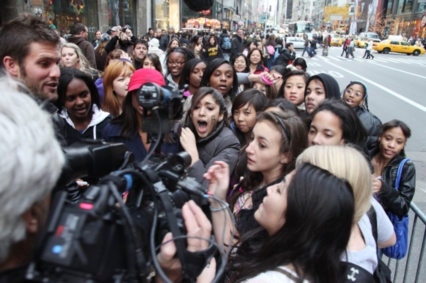 Photo Coverage: Justin Bieber Promotes New Memoir Photo Coverage: Justin Bieber Promotes New Memoir Image