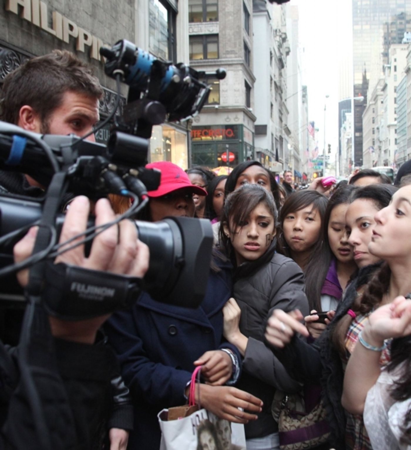 Photo Coverage: Justin Bieber Promotes New Memoir Photo Coverage: Justin Bieber Promotes New Memoir Image