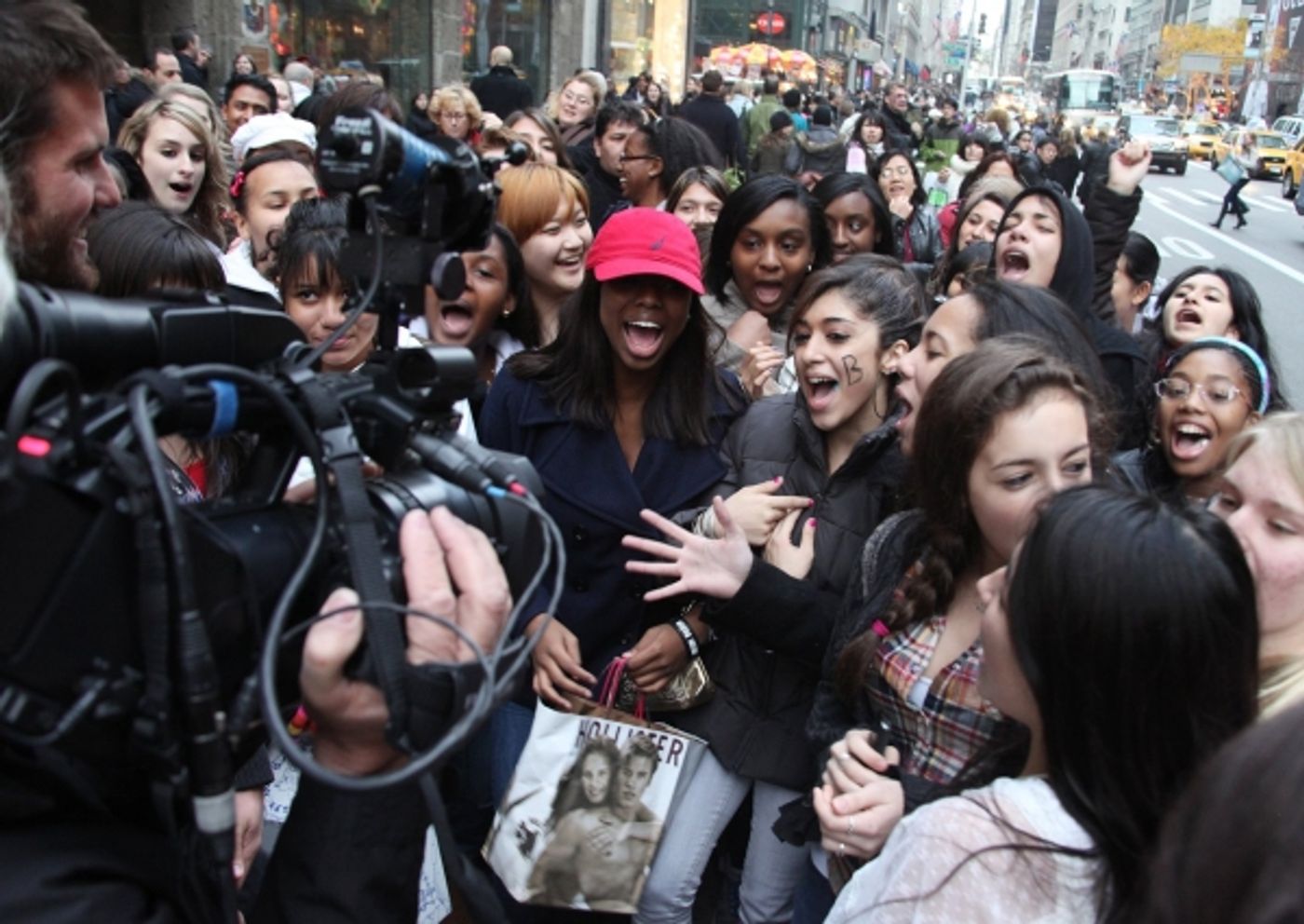 Photo Coverage: Justin Bieber Promotes New Memoir Photo Coverage: Justin Bieber Promotes New Memoir Image