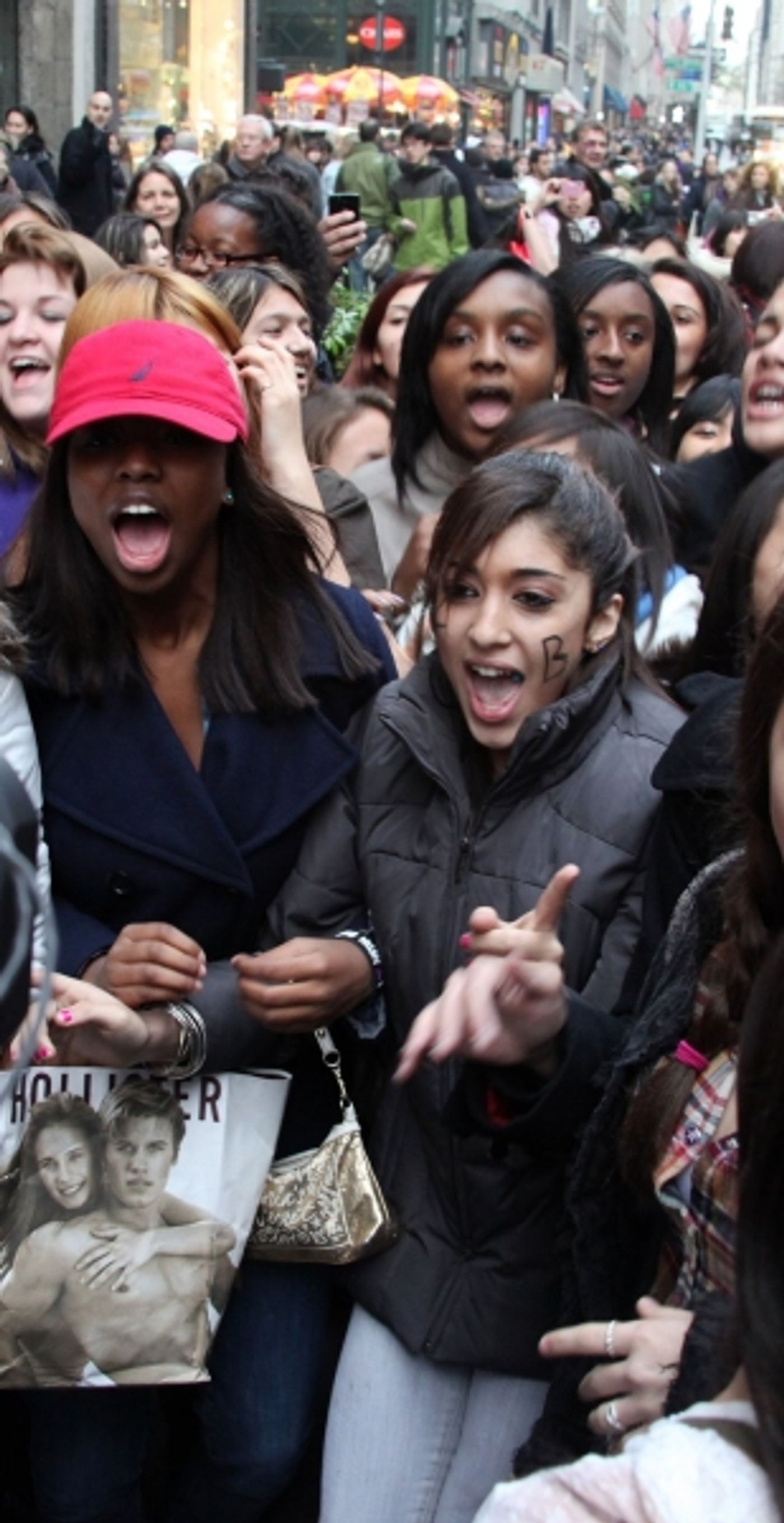 Photo Coverage: Justin Bieber Promotes New Memoir Photo Coverage: Justin Bieber Promotes New Memoir Image