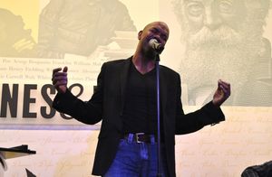 Darius de Haas Photo