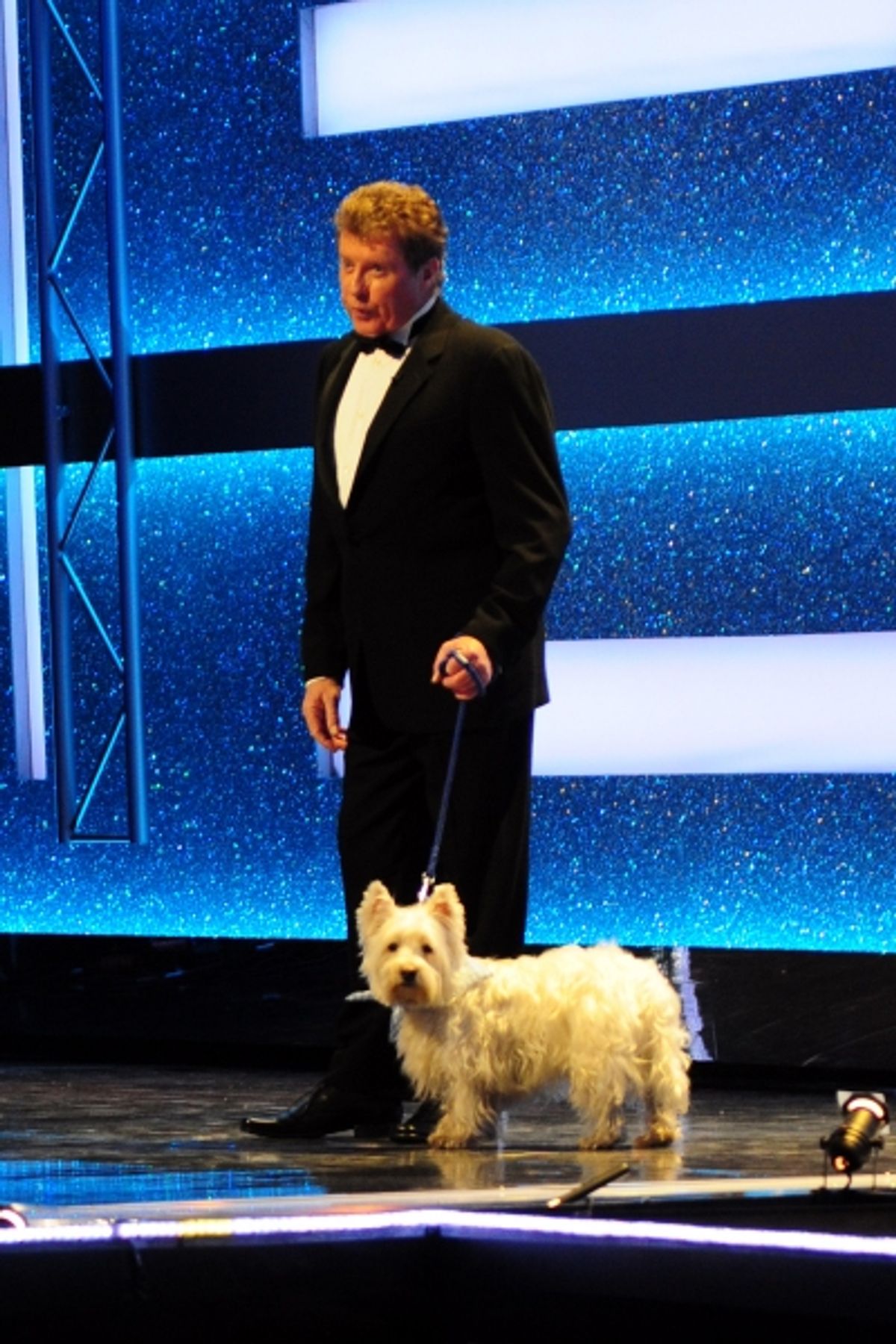 Michael Crawford leads Toto onstage at 
