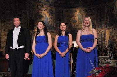Karl Scully and members of The Harps of Tara-Alice Smyth, Deirdre Ryan and Mary Jeaan Photo