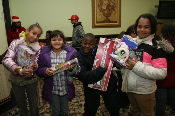 Photo Flash: BP Markowitz Gives Out Toys To 3000 Kids  Image