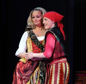 Jennifer Ellison and Sam Bloor @ BroadwayWorld Jennifer Ellison and Sam Bloor Photo