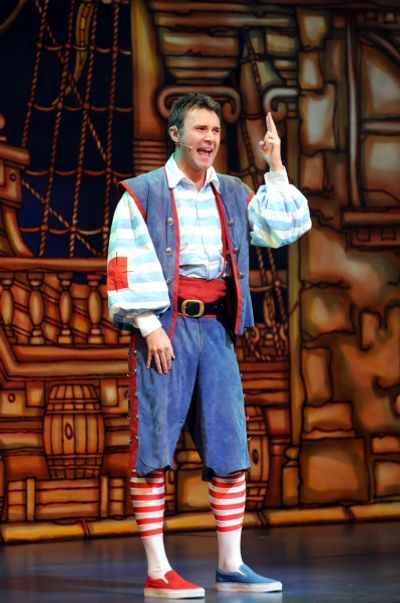 Jonathan Wilkes Photo