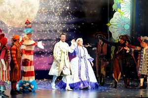 Full cast @ BroadwayWorld Full cast Photo