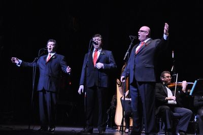 Finbar Wright, Anthony Kearns and Ronan Tynan Photo