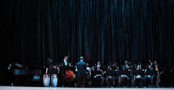 Conductor Christopher Crenshaw  & Orchestra Photo