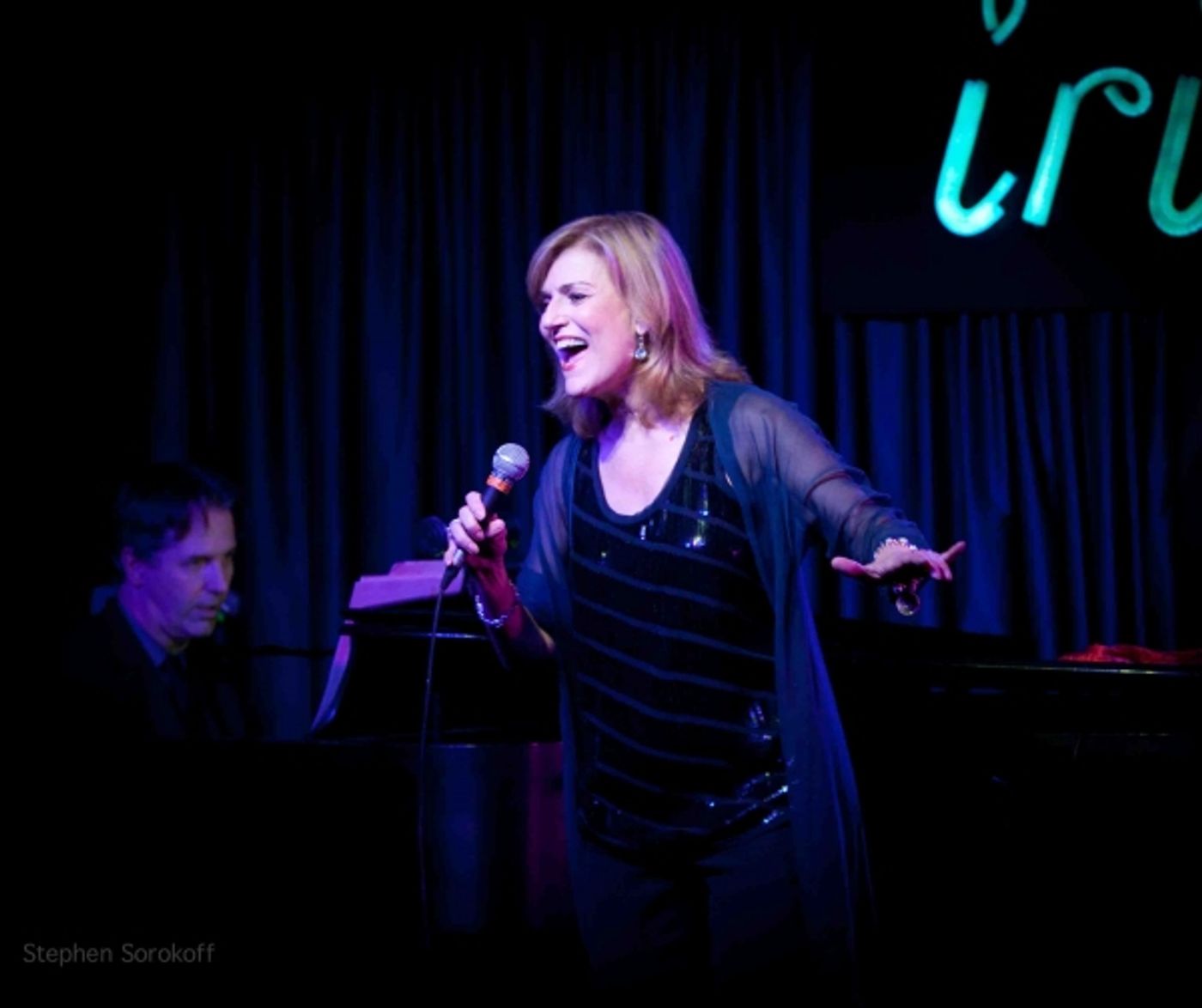 Photo Flash: Karen Mason Performs at Iridium  Image