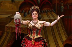 Liz McCartney @ BroadwayWorld Liz McCartney Photo