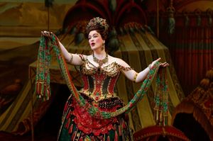 Liz McCartney @ BroadwayWorld Liz McCartney Photo