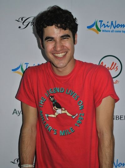 Darren Criss poses for BroadwayWorld.com Photo