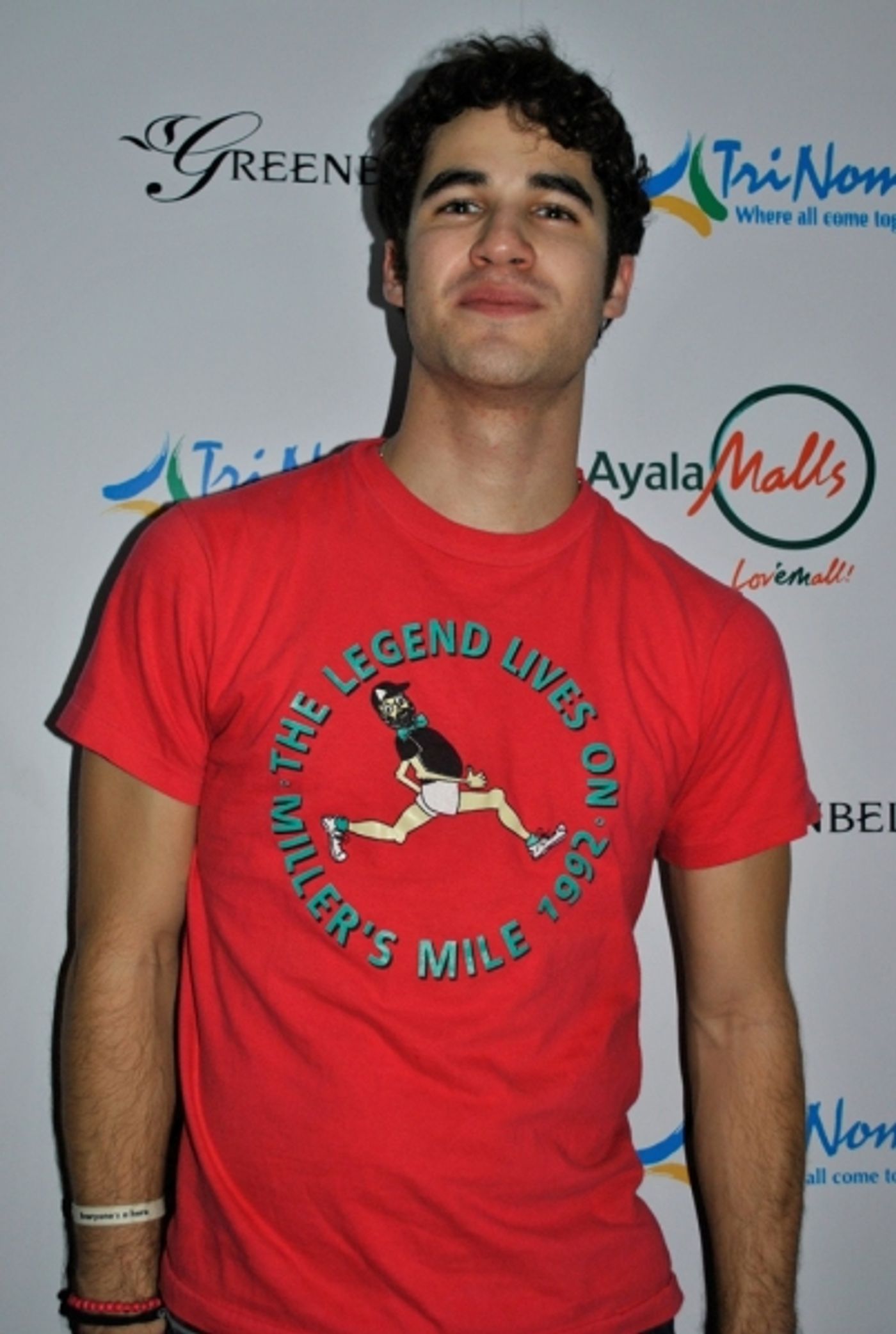 Photo Coverage: GLEE's Darren Criss Performs Live for Fans in Manila  Image