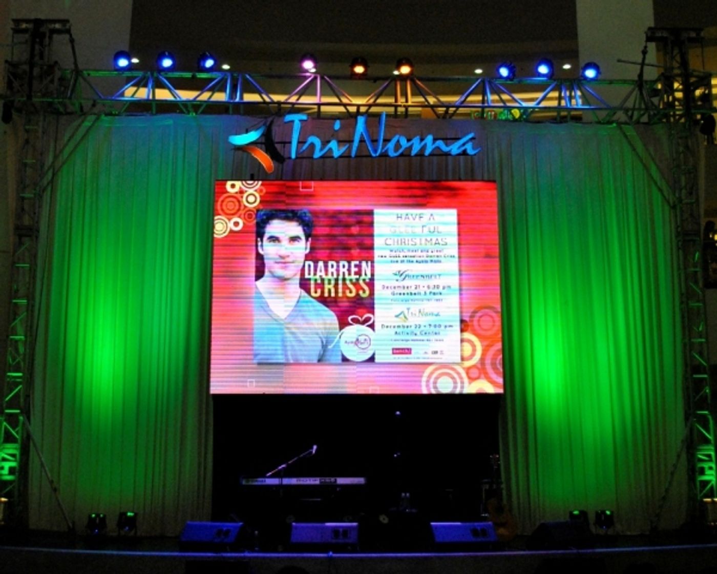 Photo Coverage: GLEE's Darren Criss Performs Live for Fans in Manila  Image