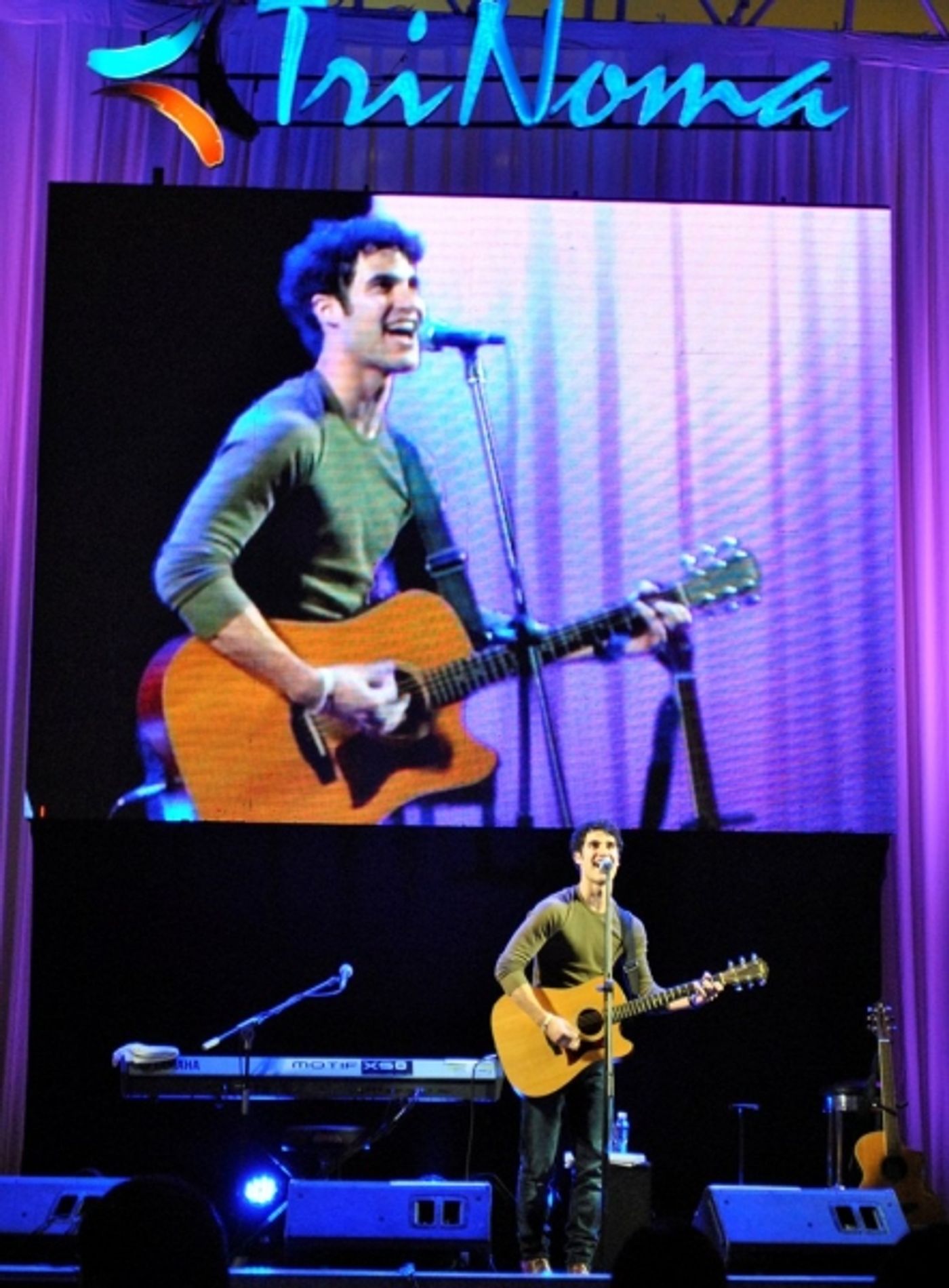 Photo Coverage: GLEE's Darren Criss Performs Live for Fans in Manila  Image