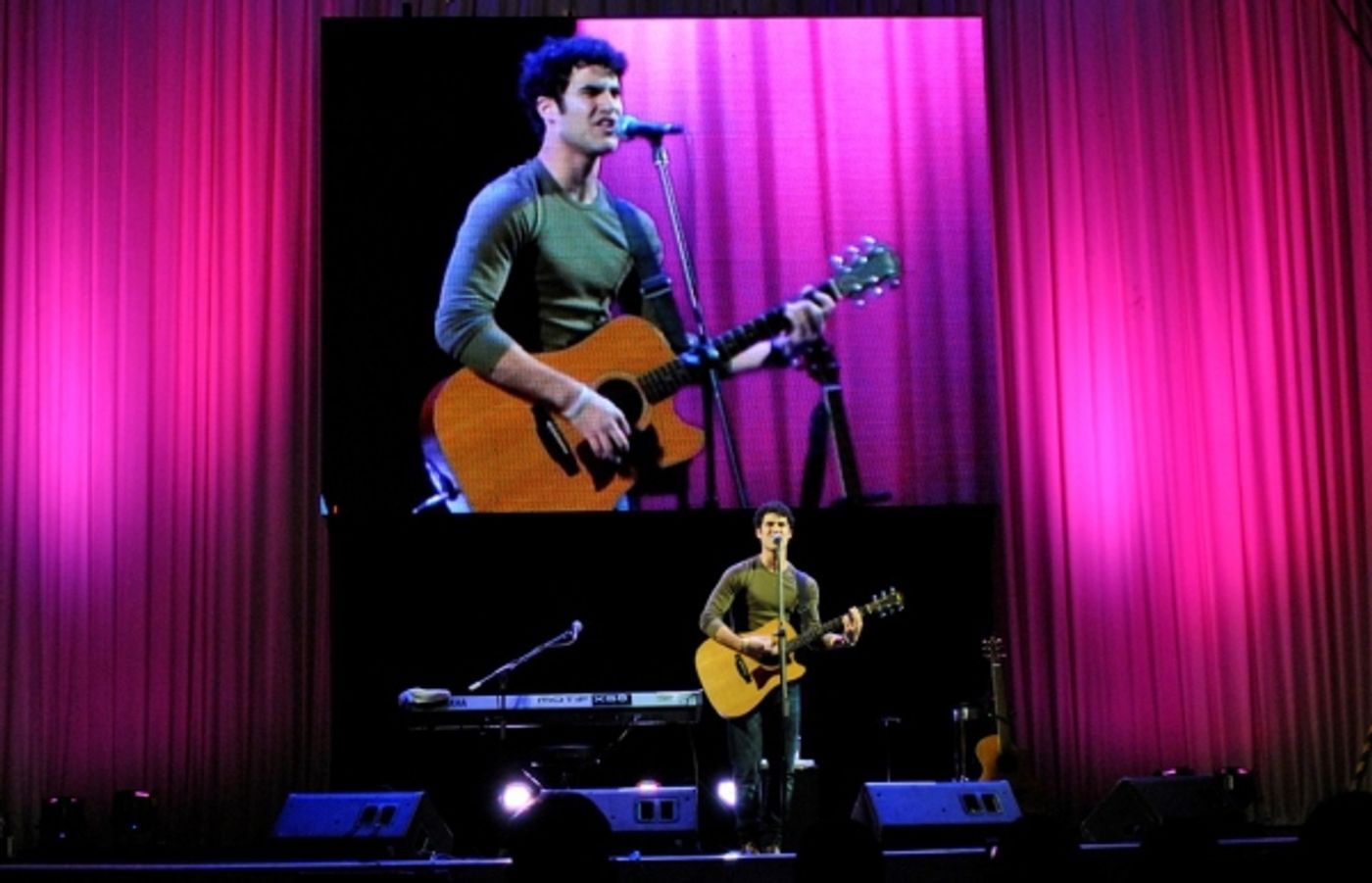 Photo Coverage: GLEE's Darren Criss Performs Live for Fans in Manila  Image