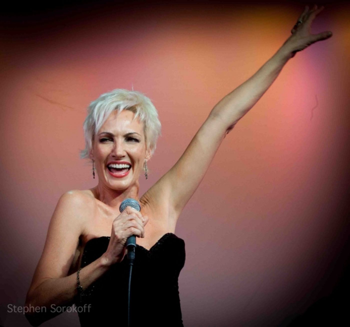 Photo Coverage: Amra-Faye Wright Plays Metropolitan Room  Image