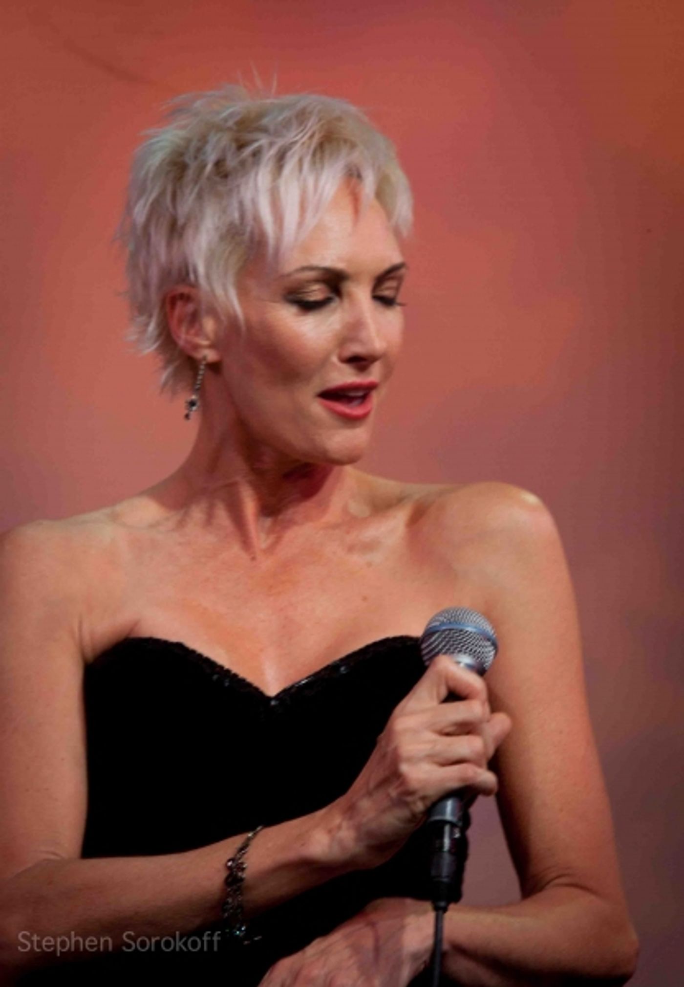 Photo Coverage: Amra-Faye Wright Plays Metropolitan Room  Image