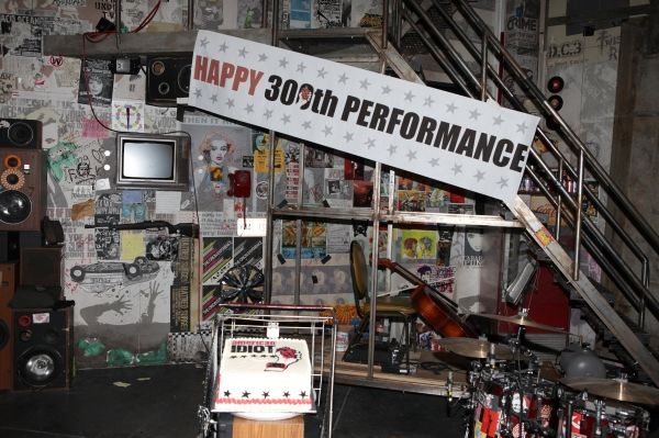 Photos: AMERICAN IDIOT Celebrates 300 Shows! — photo 3 of 38