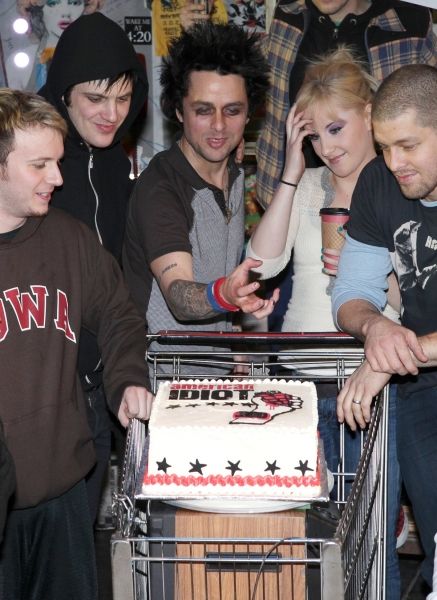 Photos: AMERICAN IDIOT Celebrates 300 Shows! — photo 7 of 38