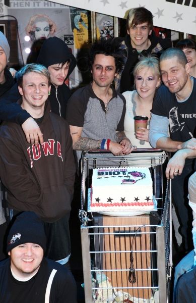 Photos: AMERICAN IDIOT Celebrates 300 Shows! — photo 15 of 38