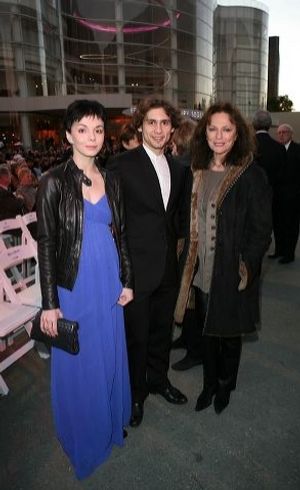 Natalia Osipova and Ivan Vasiliev pose with actress Jacqueline Bisset Photo