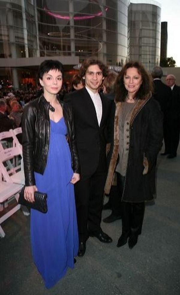 Natalia Osipova and Ivan Vasiliev pose with actress Jacqueline Bisset Photo