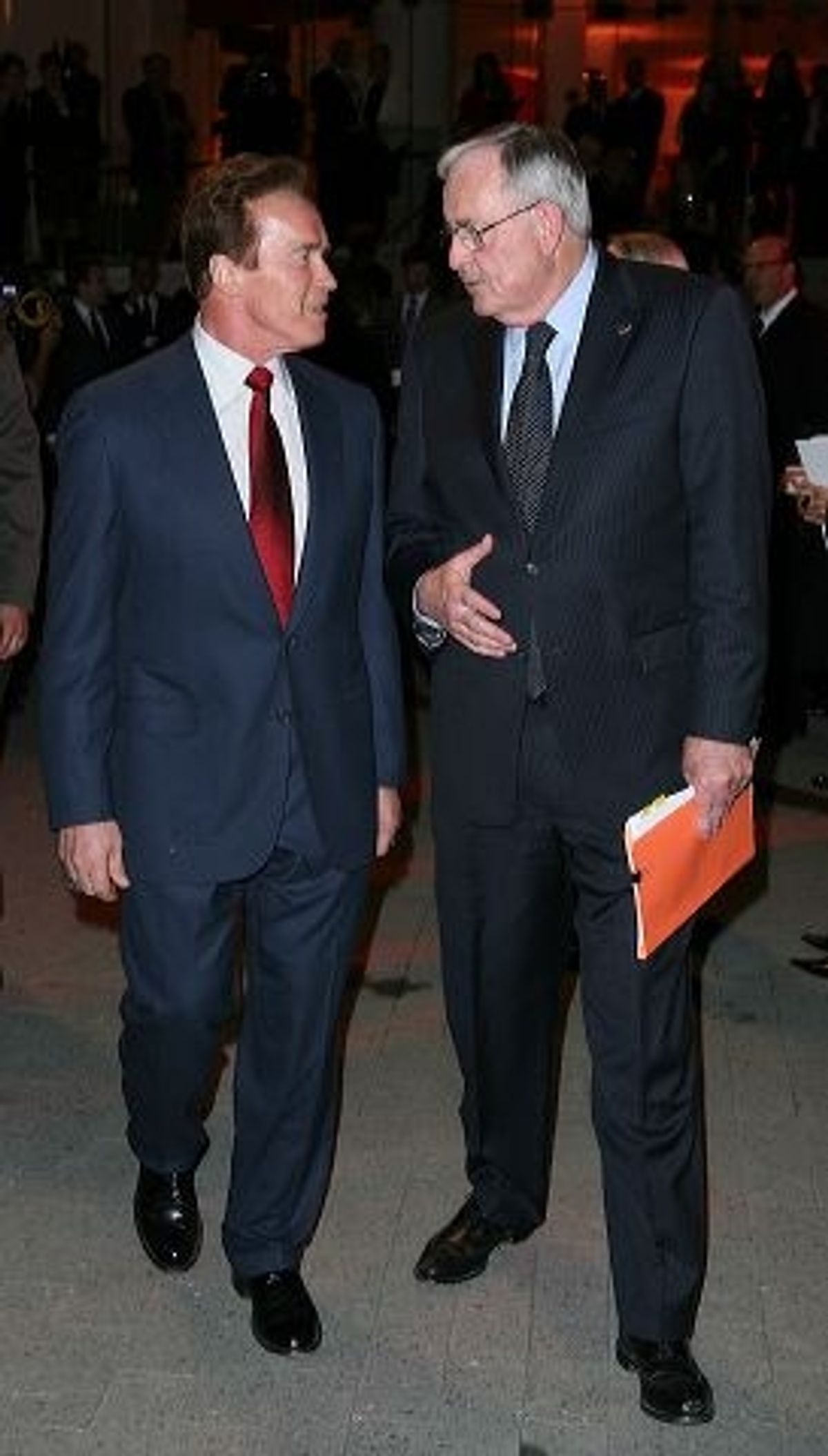 Former Govenor Arnold Schwartzenegger (L) talks with Board Chairman Thomas McKernan at 