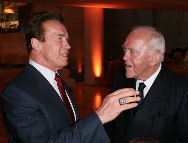 Former Govenor Arnold Schwartzenegger (L) congratulates Founding Chairman Henry Seger Photo