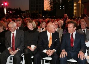 Larry Higby (L) talks with Former Govenor Arnold Schwartzenegger Photo