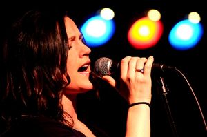 Carrie Manolakos Photo