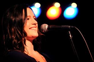 Carrie Manolakos Photo