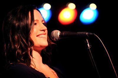 Carrie Manolakos Photo